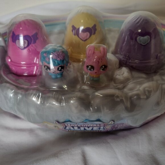 Hatchimals Alive! spring basket - Picture 5 of 5